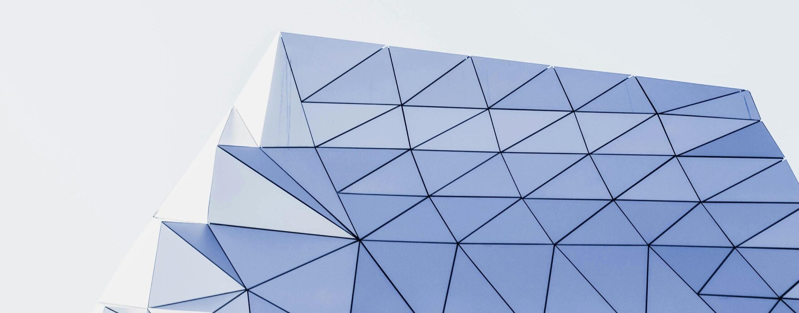 Edificio moderno representando un Backup Consistente